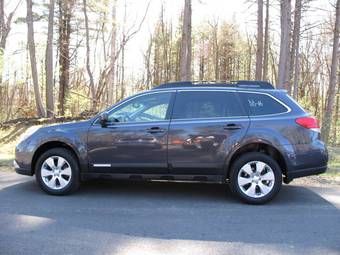 2010 Subaru Outback Photos