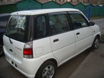 2002 Subaru Pleo Pictures