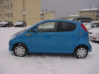 2004 Subaru R2 Pictures
