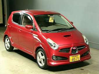 2004 Subaru R2 Photos