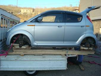 2004 Subaru R2 Pictures