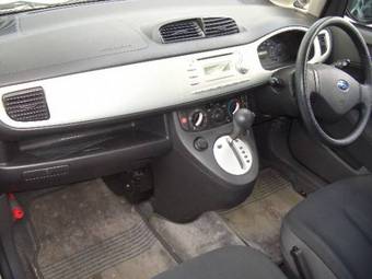 2004 Subaru R2 Images