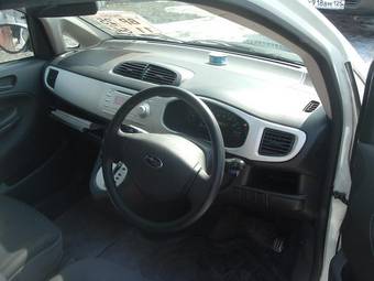 2004 Subaru R2 Pictures
