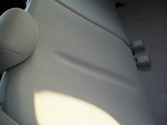 2004 Subaru R2 Pictures