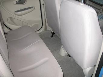 2004 Subaru R2 Pictures