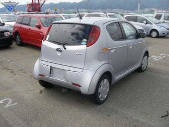 2004 Subaru R2 Pictures