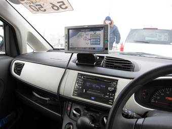2005 Subaru R2 Pictures