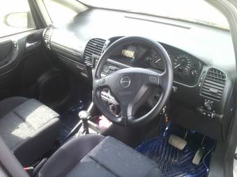 2001 Subaru Traviq Pictures