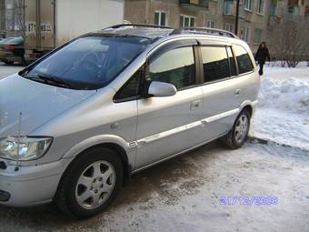 2001 Subaru Traviq Photos