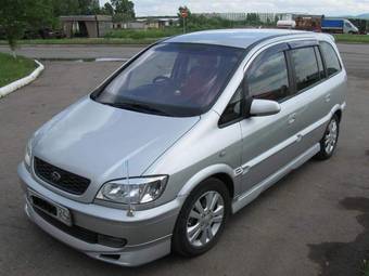 2001 Subaru Traviq Photos