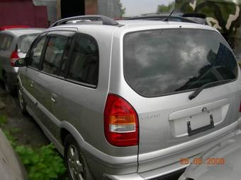 2001 Subaru Traviq Pictures