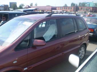 2001 Subaru Traviq Photos