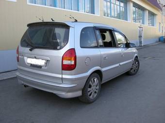 2001 Subaru Traviq Pictures