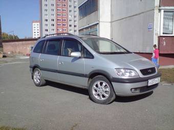 2001 Subaru Traviq Photos