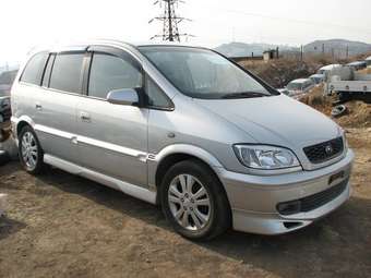 2002 Subaru Traviq Pictures