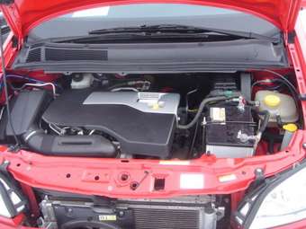 2002 Subaru Traviq Photos