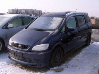 2002 Subaru Traviq Pictures