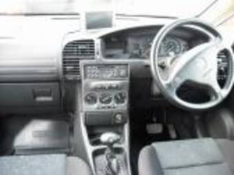 2002 Subaru Traviq Photos