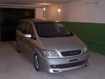 2002 Subaru Traviq Photos