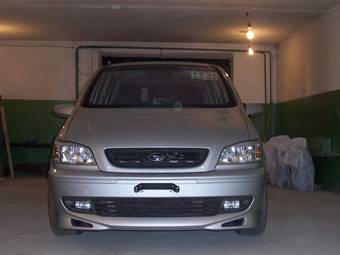 2002 Subaru Traviq Pictures