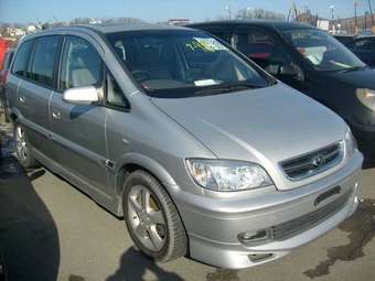 2003 Subaru Traviq Pictures