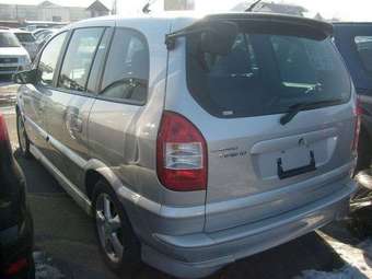 2003 Subaru Traviq Pictures