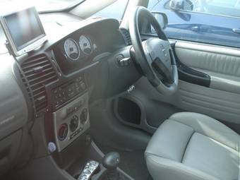 2003 Subaru Traviq Pictures