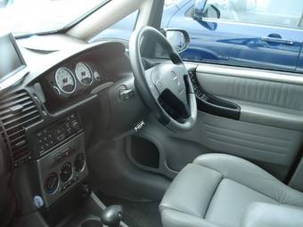 2003 Subaru Traviq Pics