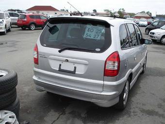 2003 Subaru Traviq Pictures