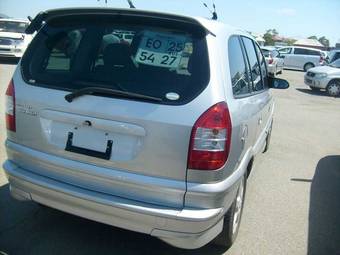 2003 Subaru Traviq Pictures