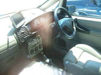 2003 Subaru Traviq Pics