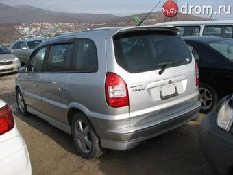 2003 Subaru Traviq Pictures