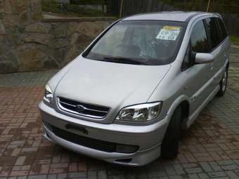 2004 Subaru Traviq Pics