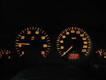 2004 Subaru Traviq Photos