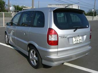 2004 Subaru Traviq Pictures