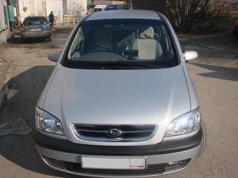 2004 Subaru Traviq Photos