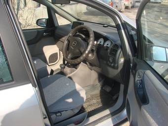 2004 Subaru Traviq Photos