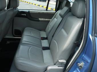 2004 Subaru Traviq Pictures