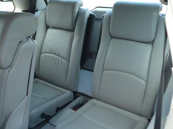 2004 Subaru Traviq Photos