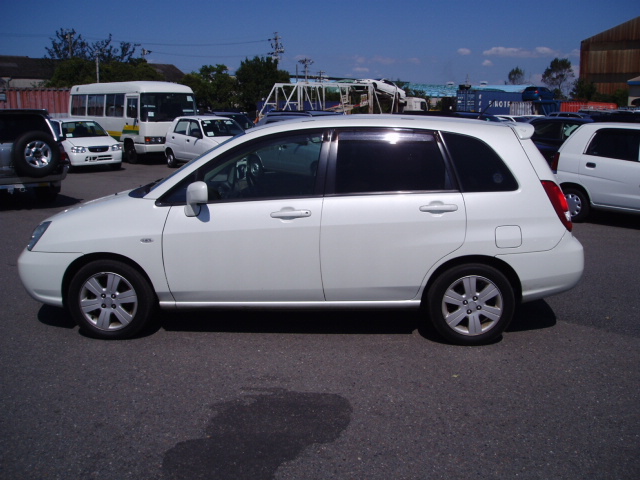 2001 Suzuki Aerio Wagon Photos