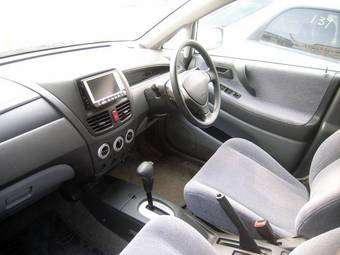 2001 Suzuki Aerio Wagon Pictures