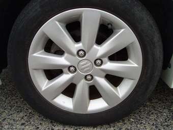 2005 Suzuki Aerio Wagon Pictures