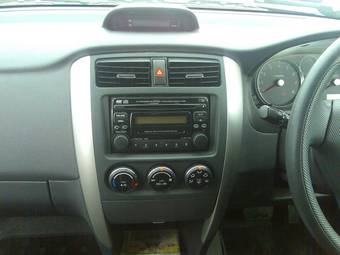 2005 Suzuki Aerio Wagon Photos