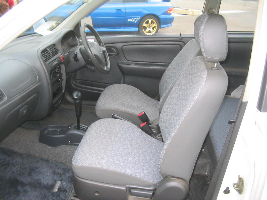 2001 Suzuki Alto Photos