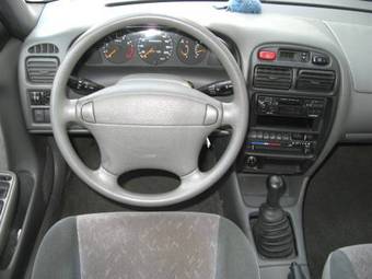 2001 Suzuki Baleno Photos