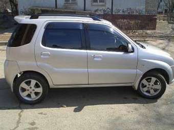 2003 Suzuki Chevrolet Cruze Photos