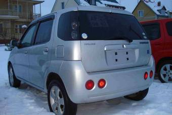 2004 Suzuki Chevrolet Cruze Photos