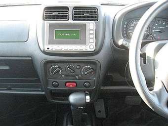 2005 Suzuki Chevrolet Cruze Photos