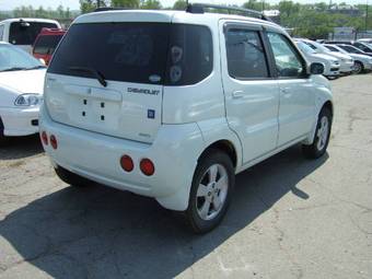2005 Suzuki Chevrolet Cruze Photos