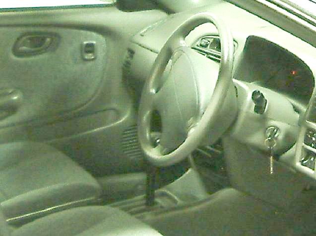 2001 Suzuki Cultus Photos